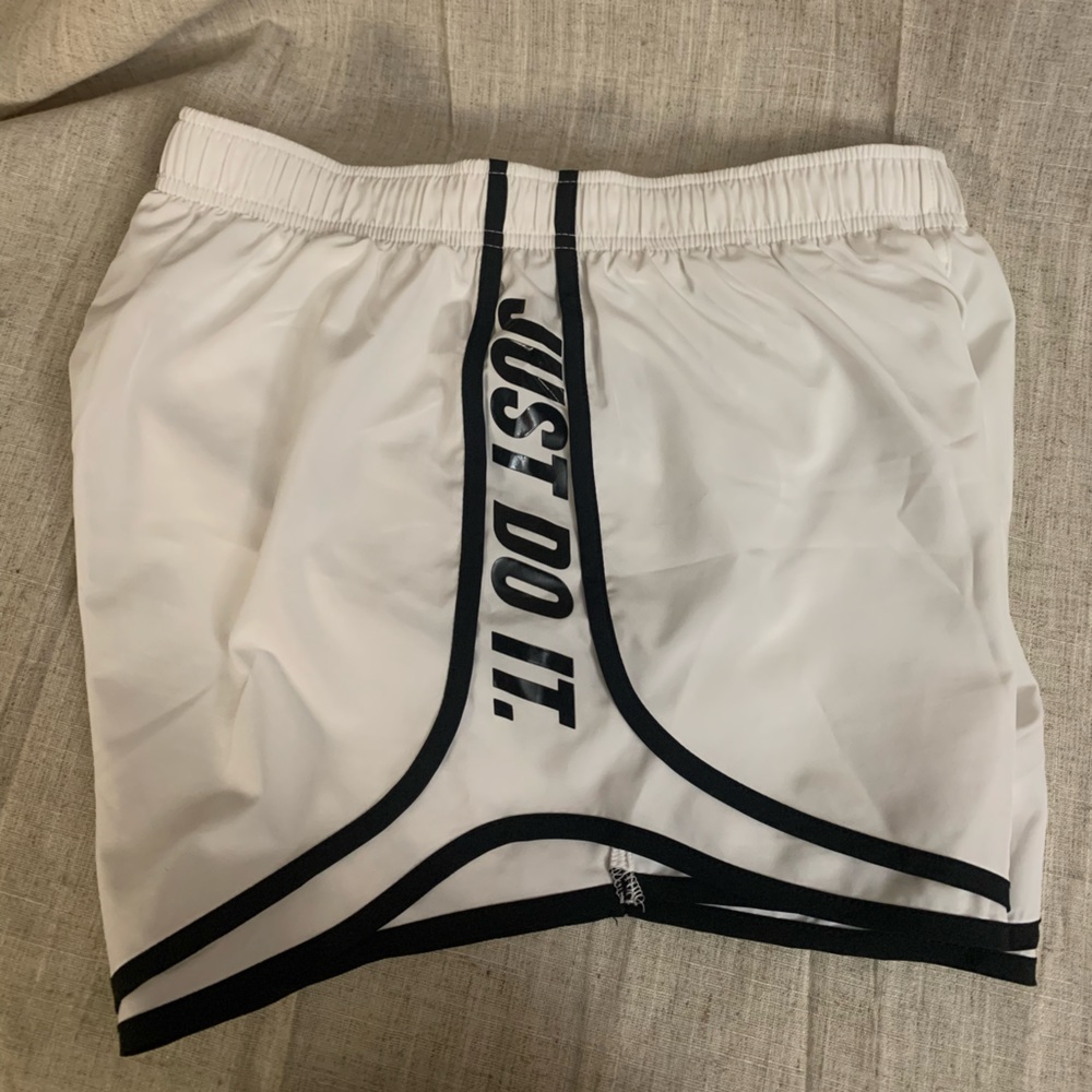 NIKE size med running shorts